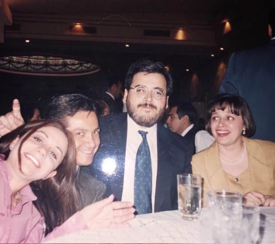 Wow hace 25 años disfrutaba mucho las fiestas de fin de año de donde trabajaba ( SARE )