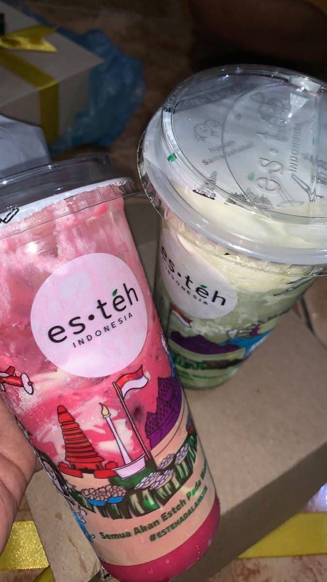 kerabat_setan's tweet photo. ❗ shopeefood ❗
Gerrrrrr. . Memang es tehnya Indonesia sih ini.
Nih aku kasih diskon s/d 20rb gais 👇👇
Link : https://t.co/gRgiN6Z43V

#Semangat 
#keLIAtan 
#siang https://t.co/EPuUDif6bW
