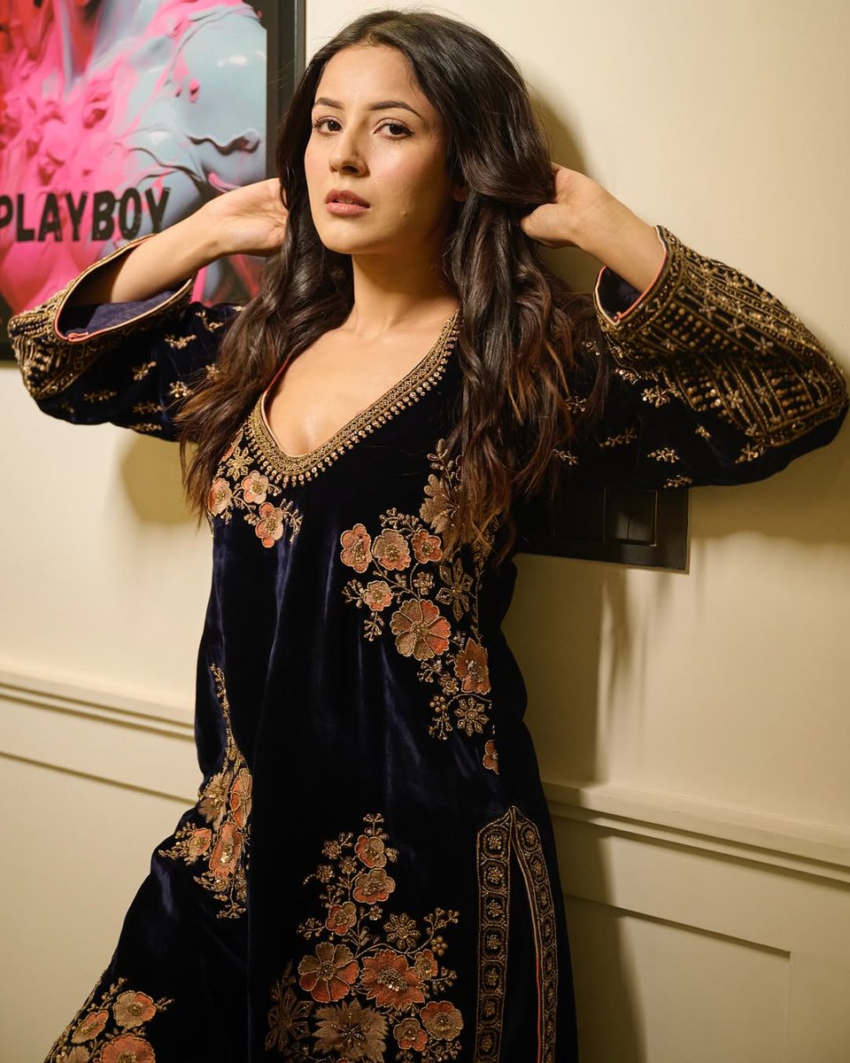 Tesla_ASI's tweet photo. π― #ShehnaazGillThread
#Bollywood #Actress #ShehnaazGill New Look https://t.co/DxXEXt6yKP