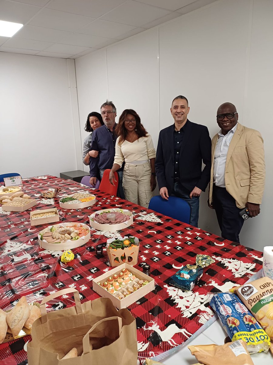BencheikhHimmad's tweet photo. La team cse @CarrefourFrance #Proximité  en visite a Brie-comte-Robert. https://t.co/8tzNqDHjpa