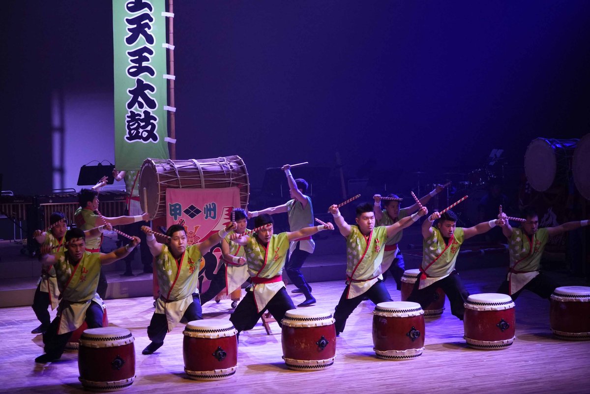 【年末挨拶】

本年も残すところ、あと僅かとなりました。
皆様には、日頃から #北富士駐屯地 に対し格別のご理解とご協力を賜り、厚く御礼申し上げます。
来年も地域に信頼される #駐屯地 を目指して日々精進して参ります。
#自衛隊