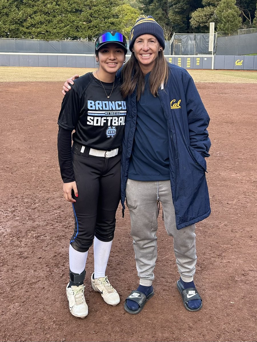 RaynieRamirez09's tweet photo. Thank you @CalSB for putting on a great camp this last weekend. I love the pace that @CoachSpencerCal and @BTelesco2 run their workouts. I can’t wait until the next one! #softball #fastpitch https://t.co/5fIxzle9yO