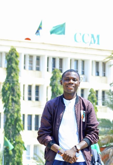 LamuRafael77's tweet photo. ๐
Historia ya Mwanadamu Huundwa kwa Matukio;Tarehe kama ya Leo #Dec18th alizaliwa Kada wa CCM aliyewahi Kuwa Mjumbe wa Baraza UVCCM Wilaya,Mwenyekiti UVCCM,Mjumbe wa Mkutano Mkuu CCM-Kata,Naibu Waziri wa Habari na Spika wa Bunge la Wanafunzi Chuo cha Utumishi wa Umma.Hbd to me https://t.co/SbsX0lSQEH