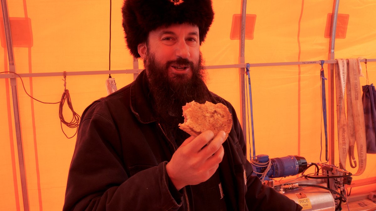 We’ve broken through the ice shelf! This morning our crack team of hot water drillers melted their way through 587.96m of the Ross Ice Shelf to reach the ocean cavity, providing crucial access to climate secrets in the seafloor below. Well-deserved ‘victory toasties’ all round!