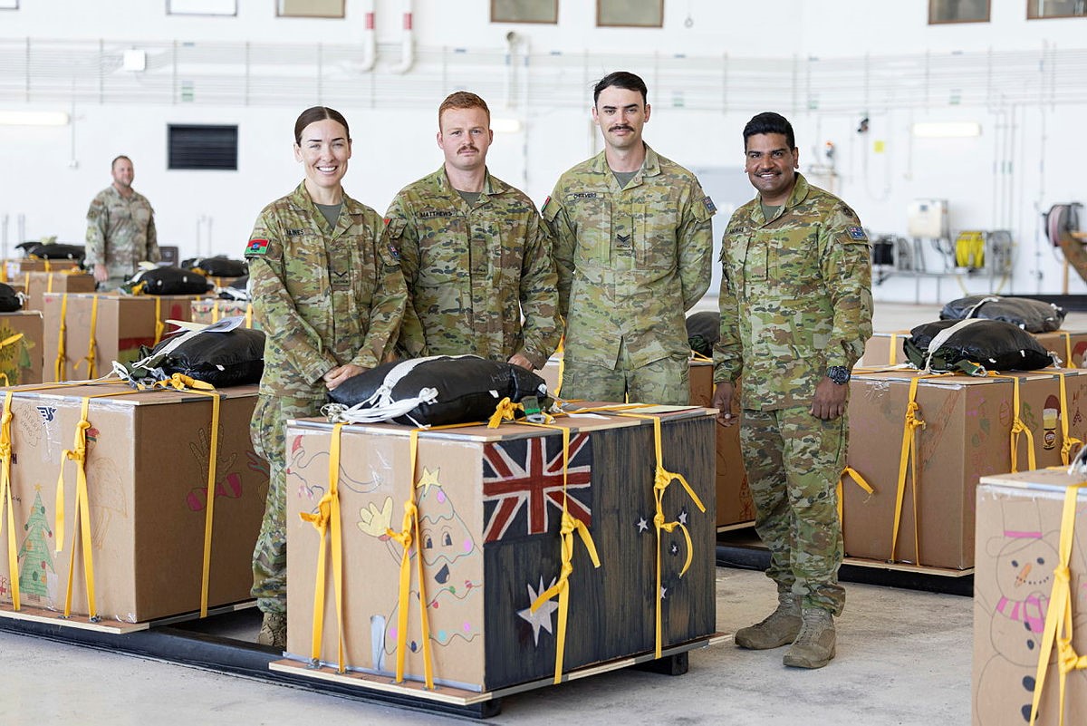 CDF_Aust's tweet photo. As the year comes to a close, I extend my gratitude to all Defence members for their service this year, particularly those deployed away from home these holidays. I wish you and your loved ones a safe and restful holiday break. https://t.co/vlEuNVVAtk