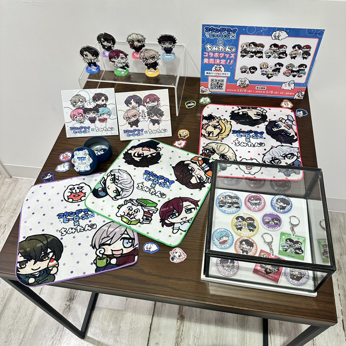 colymore_ik's tweet photo. 【INFO】
『スタンドマイヒーローズ × ちみたん』コラボ商品のサンプルを本日より店内にて展示中✧°˖
あにゃ先生のテイストで描かれたカレらを、ぜひお近くでご覧ください!
受注締切は2025/1/6(月)23:59まで*・
▼詳細はこちらから
https://t.co/nqmRYwO7LY
#スタマイ #コリーモア https://t.co/Kk43LOFx69