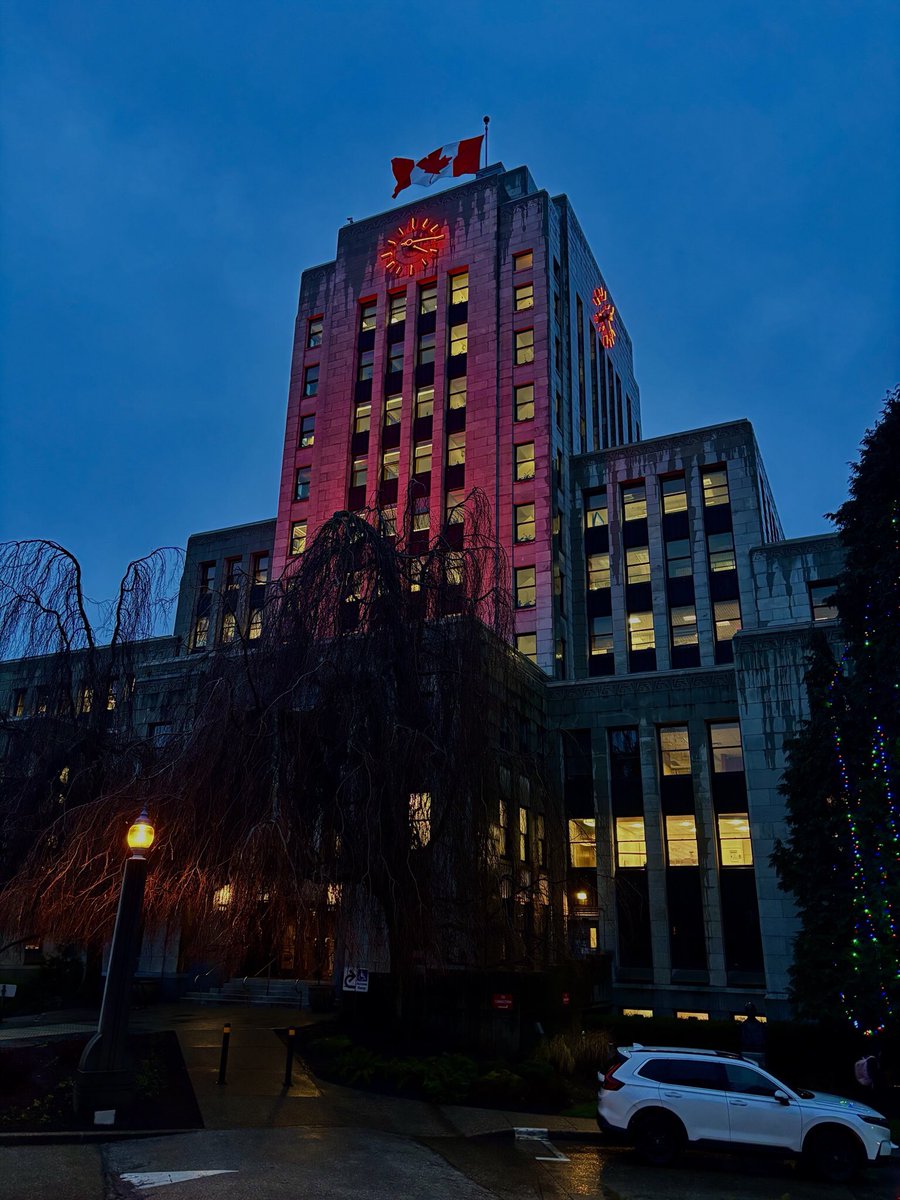 XXXWorkers's tweet photo. City of Vancouver lights up City Hall and the Burrard Bridge in Red in support of the International Day to End Violence Against Sex Workers
#IDEVASW #DEC17 #Vancouver 🇨🇦 #IDEVASW2024 https://t.co/jzJoYrbg7O