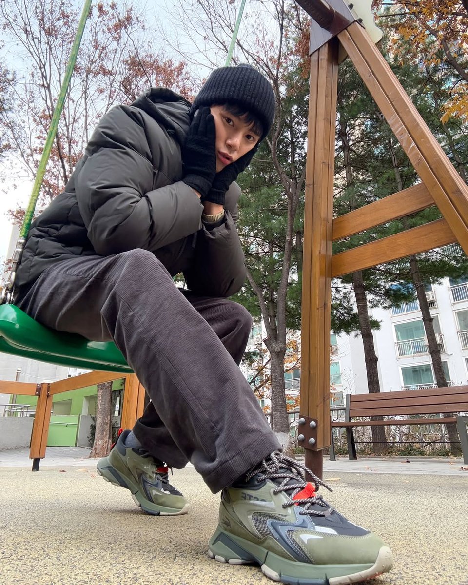 FROMHW2's tweet photo. 241218 #민혁 인스타그램

𝗴𝗼𝟱𝗿𝗮𝗲 내 색깔, 누가봐도 내신발 자주신고다녀야지‘ㅡ’ 
#광고 #라코스테 #LacosteFW24 #L003NeoTech https://t.co/J0w4dnB3ah