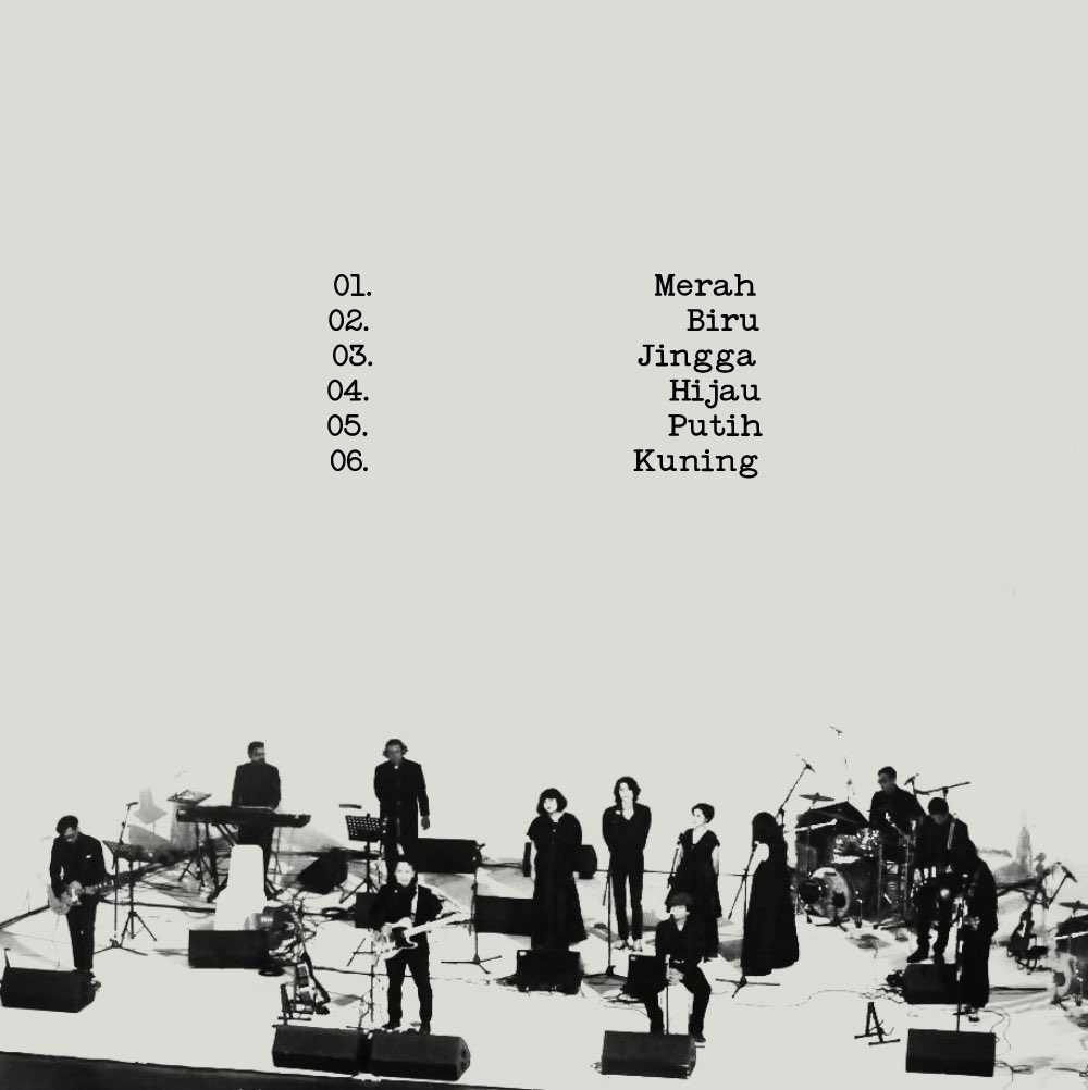 hari ini, tepat 9 tahun paska dirilis ‘sinestesia’ <a href="/efekrumahkaca/">efekrumahkaca</a> 

track favorit kalian di album ini apa? atau ada kenangan lain?