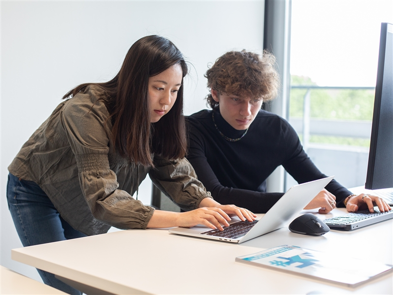 #MINTwoch - M wie: 👩 Medieninformatikerinnen konzipieren und realisieren für Industrie, Wirtschaft und Verwaltung Multimediakonzepte und AV-Medienprodukte. Weiterhin programmieren und gestalten sie interaktive und multimediale Informations- und Schulungssysteme.