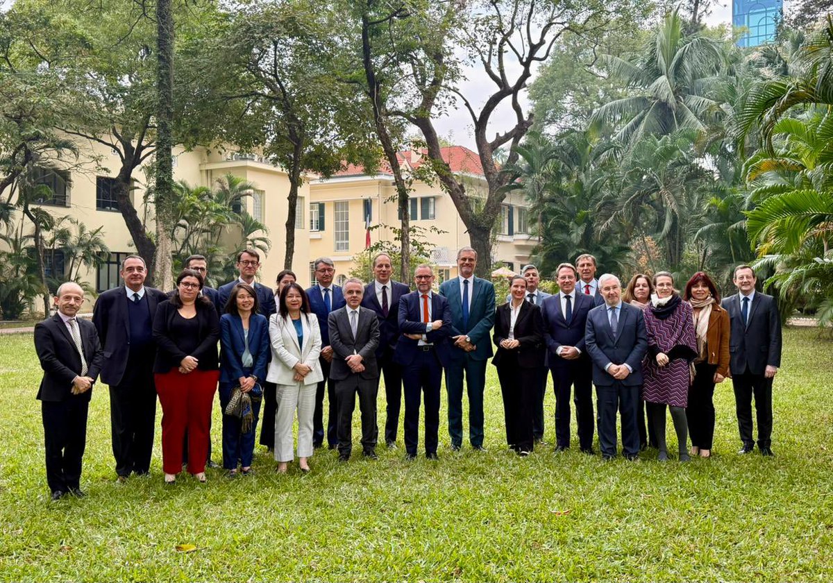 Réunion régionale des ambassadeurs d’Asie de l’Est et de l’Asean. Échanges substantiels entre collègues et avec les autorités vietnamiennes 🇻🇳. Merci à <a href="/FranceAuVietnam/">La France au Vietnam 🇫🇷🇻🇳</a> pour la qualité de l’accueil.