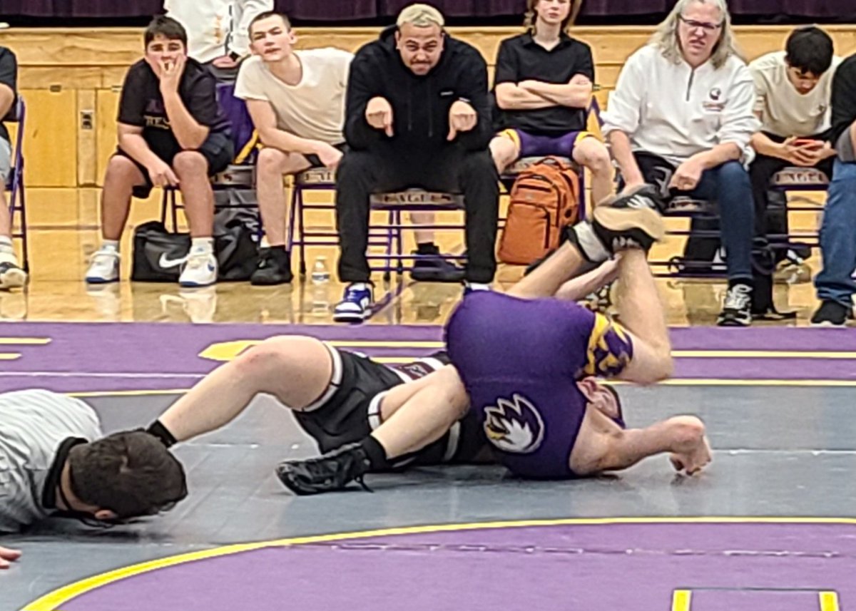 CoachMerle1's tweet photo. Central Wrestling took on Hoopeston on Rantoul Tuesday night and had some hard fought matches. Results are as follows:

Central 34 Hoopeston 45
Central  53 Rantoul 21
@maroonathletics @Maroonwrestle https://t.co/qVAjtCSF3d