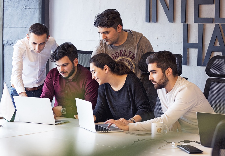 etelligens's tweet image. 💻 Hire a Dedicated Development Team from Etelligens!

Accelerate your project timelines with our expert tech team. Customized to your needs, we bring quality, flexibility, and expertise under one roof!

🔗 Learn more: etelligens.com/dedicated-deve…

#DedicatedTeam #Etelligens