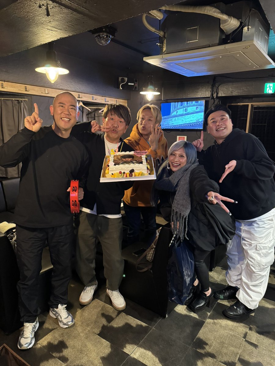 フジモンさんの誕生日会でした✨ なんか、メンバー弱くない？💢 って