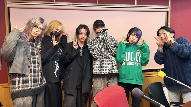 EventChap's tweet photo. 日本1バズるV系バンド「0.1gの誤算」の大阪のFM802「EVENING TAP」のお手伝い📻
生放送～
https://t.co/iieNOAVBoT

DIARYに細かく書いてくださってる！🥰👇
https://t.co/saIqmlQmIc

もう２枚のお写真は12月13日バナナホール公演の様子。満員御礼。
皆さんお疲れ様でした❢
https://t.co/qj8TZXN12y https://t.co/NlS1tJy3Is