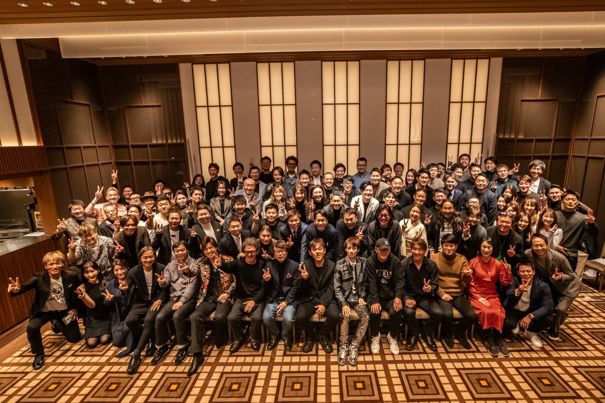Fantasisata's tweet photo. #YM外食大忘年会2024
先週の1ページ
毎年恒例となりました年末の風物詩ともいえるこのイベント
早いものでYM忘年会も今年で19回

今年はコロナ前に参加してくださってたVIPの方も参加いただき、100名を超える外食業界の経営者が集結しました

続きはInstagramにて…
https://t.co/AMAmApm9uE https://t.co/G0KViD44Zb