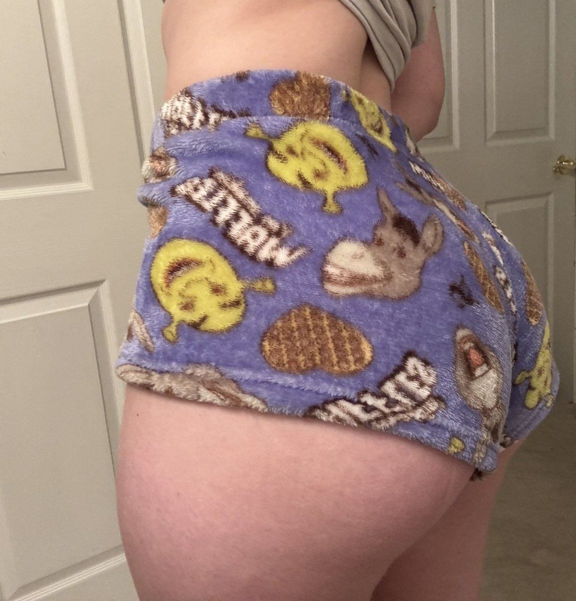 Peachy6Princess's tweet photo. In the morning I’m making waffles 😝🍑 
#bed #onlyfans #peachy 

https://t.co/CganOiNnWD https://t.co/aAgtEhbOua