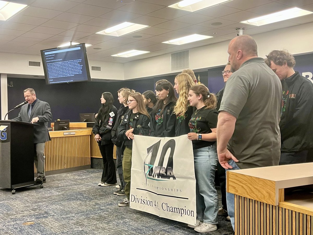 Superintendent recognitions at tonight’s <a href="/GPS_District/">The Official Gilbert Public Schools District</a> board meeting honored the DRHS and CVHS Marching Bands - congratulations! #ConnectCreateCare