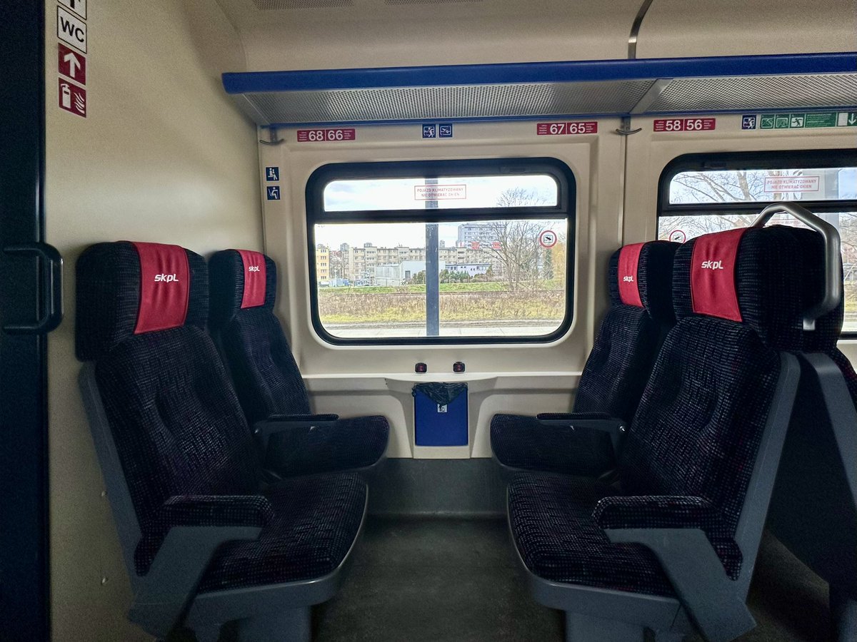 MarcelKlinowski's tweet photo. #SD85 (#DM90) to naprawdę ciekawe pojazdy spalinowe. W @PKPIntercityPDP jeżdżą w podwójnym zestawieniu. Fotele w 2. kl. bardziej komfortowe niż w niejednym zmodernizowanym wagonie IC 😊
#PociągiemPrzezPolskę https://t.co/Dud1vYSD5S