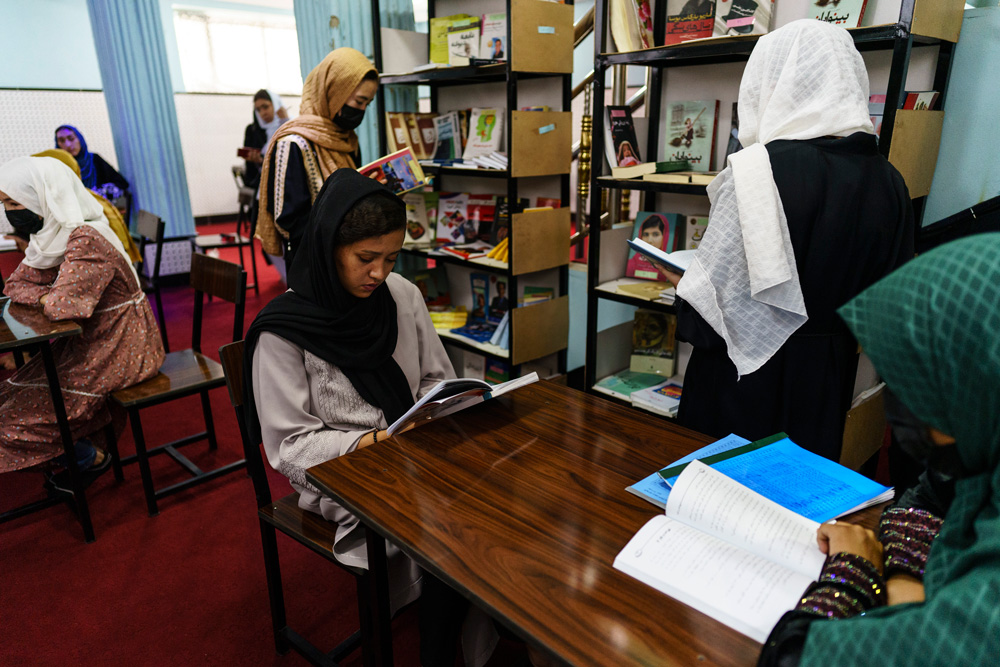 Abacus cooperativa (@abacuscoop) on Twitter photo 📚 Abacus impulsa la construcció d’una biblioteca clandestina per a dones a #Baghlan, al nord de l’#Afganistan, en col·laboració amb <a href="/Pontsperlapau/">Ponts per la Pau</a>, organització fundada i presidida per l’activista i educadora catalana d'origen afganès Nadia Ghulam.
🗣️ <a href="/nadiaghulam/">Nadia ghulam</a>: "Els drets 📚 Abacus impulsa la construcció d’una biblioteca clandestina per a dones a #Baghlan, al nord de l’#Afganistan, en col·laboració amb <a href="/Pontsperlapau/">Ponts per la Pau</a>, organització fundada i presidida per l’activista i educadora catalana d'origen afganès Nadia Ghulam.
🗣️ <a href="/nadiaghulam/">Nadia ghulam</a>: "Els drets