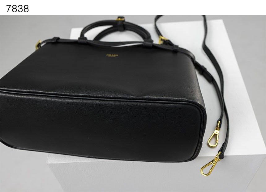 카톡바로가기:
bit.ly/3W5WuGg

카카오톡 아이디 : trstyle

위 아이디 친구추가 후 문의 주세요~

상품명과 사진 캡쳐후 문의 주시면 상담이 빨라요♡

*상품설명*

프** 수입프리미엄급  버클 미디움 가죽 핸드백
.
ㆍ구성품 ㅡ 본품. 더스
#프라다 #프라다버클미디움가죽핸드백 #프