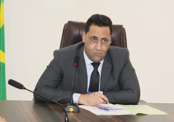 ترأس الوزير الأول السيد المختار ولد اجاي لجنة وزارية لدراسة آلية تنفيذ قرار فخامة رئيس الجمهورية السيد محمد ولد الشيخ الغزواني بإنشاء صندوق لدعم سكن المعلمين والأساتذة
وقال معالي الوزير الأول إن هذا القرار يعبر عن محورية مكانة المدرس عموما لدى فخامة رئيس الجمهورية
#موريتانيا_لايف