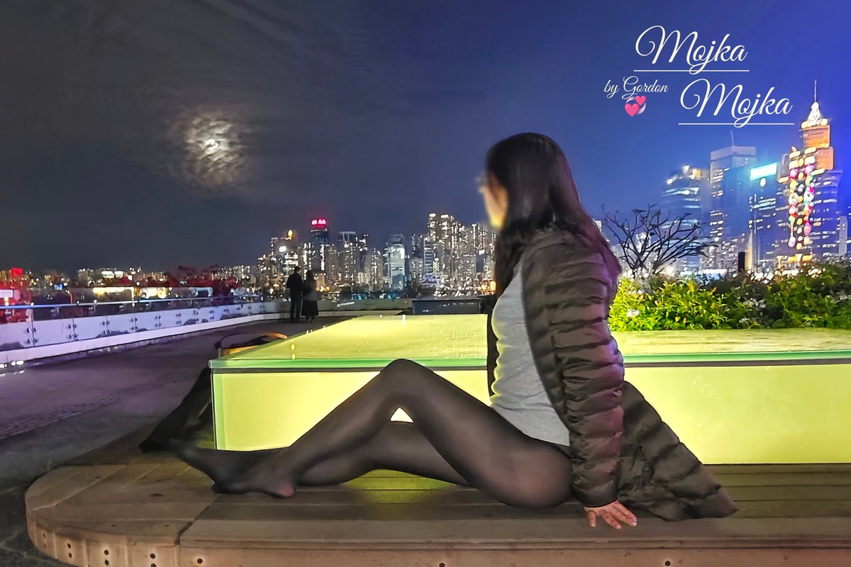 OL解鎖日誌 - 衝出Comfort Zone

第一步，戶外露腿曬月光😍
跟住就......
總之一句，值得期待！😏
女主角：@mojkamojka

#OL #新嘗試 #突破 #黑絲 #美腿 
#想睇多啲就like下 #retweet支持
#戶外 #露出 #大膽挑戰 https://t.co/8D1Oy62VmR
