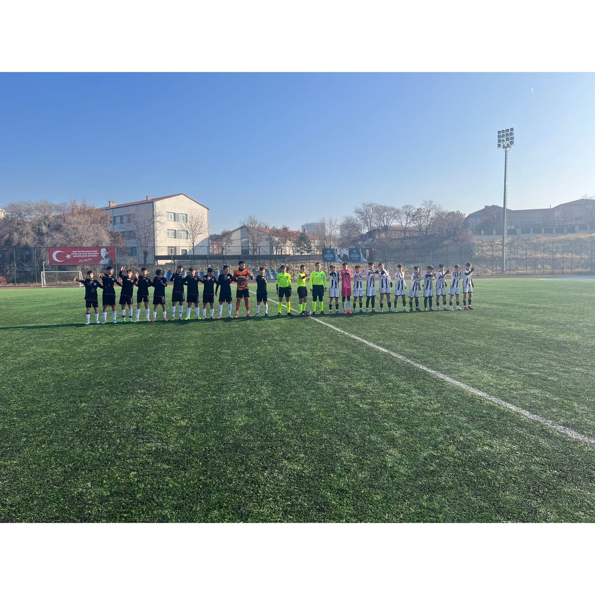 Okulumuz futbol takımı Gençlerbirliği Spor Lisesi ile oynadığı maçtan 2-0'lık skorla galip ayrılarak şampiyonluk iddiasını devam ettirmiştir. Beden Eğitimi Öğretmenlerimiz Ali Değerli ve Recep Koç ile öğrencilerimizi tebrik eder, başarılarının devamını dileriz.
