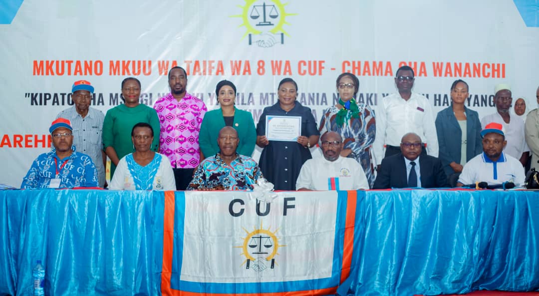 Leo tarehe 18 Desemba, wajumbe kutoka Kituo cha Demokrasia Tanzania (TCD) wamehudhuria Mkutano Mkuu wa Chama cha Wananchi (CUF). TCD imepokea cheti cha kutambua mchango wake katika kukuza demokrasia nchini. 

Tunatoa shukrani za dhati kwa uongozi wa CUF kwa heshima hii.