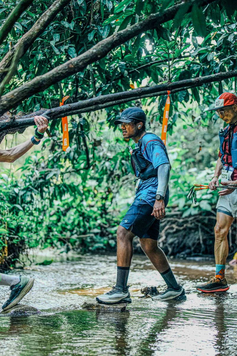 Sarve___tanvesh's tweet photo. A dream come true. Competed in my first UTMB

Have dreamt about UTMBs since I started running and finally showing up to one of them felt unreal. That overwhelming feeling at the start line, seeing all these flags from all around the world, is something else. https://t.co/bABr9R3SQ8