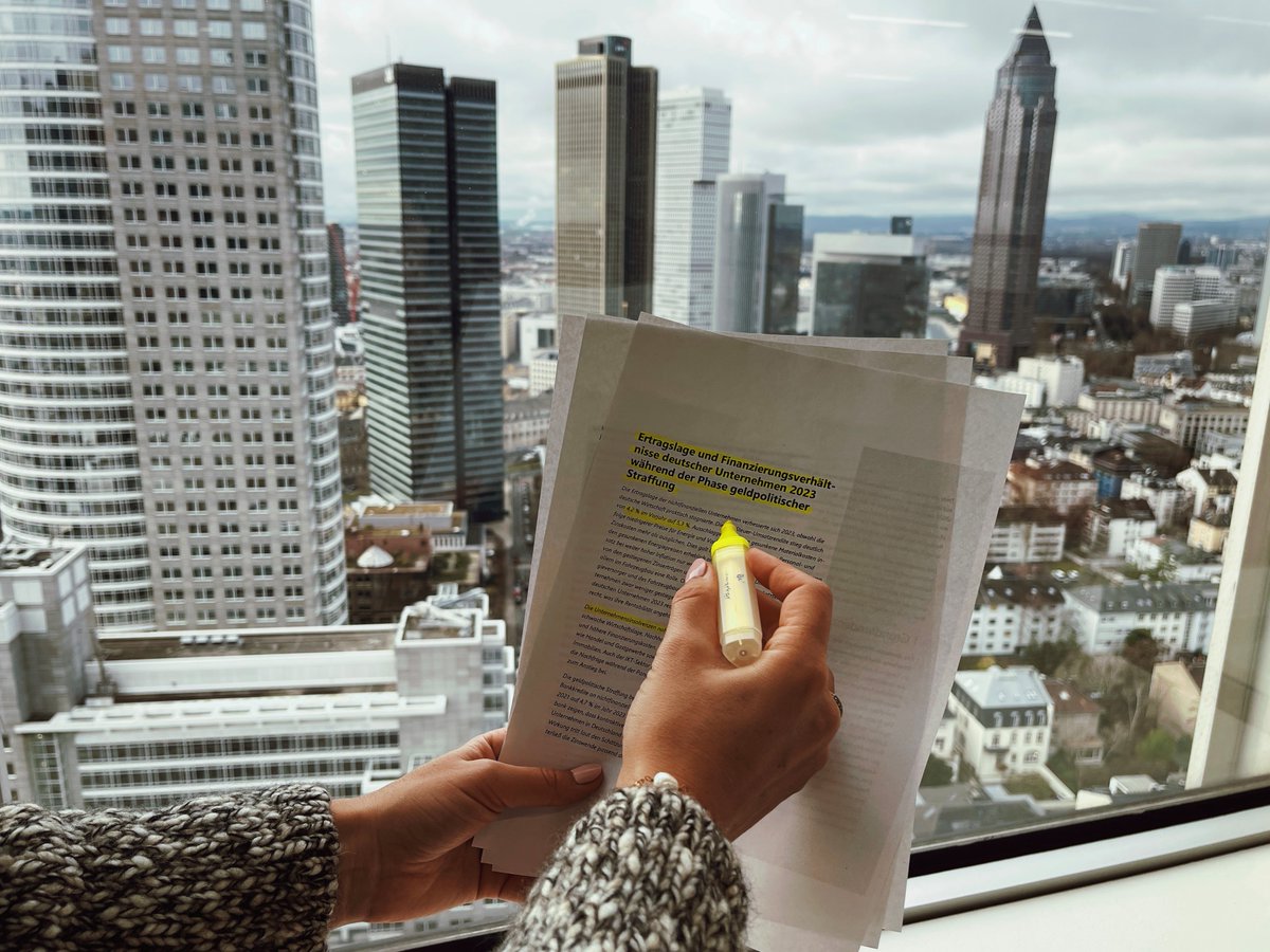 Trotz stagnierender Wirtschaft stieg die Vor-Steuer-#Umsatzrendite der nichtfinanziellen Unternehmen 2023 in 🇩🇪 auf 5,3 Prozent. #Unternehmensinsolvenzen nahmen jedoch stark zu. 

📑 Weitere Infos im aktuellen #Monatsbericht: bundesbank.de/content/948044

#Ertragslage #Unternehmen