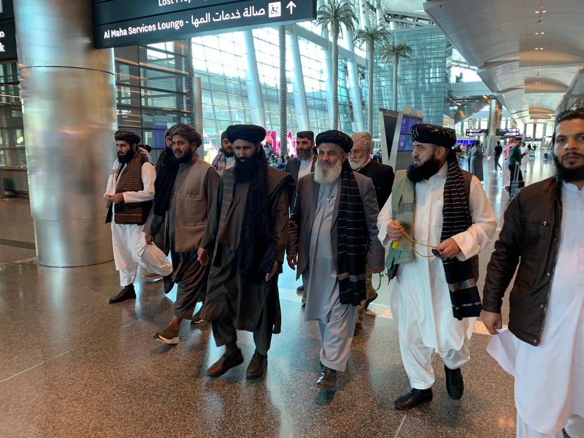 AFGEmbassyQatar's tweet photo. قبل از ظهر امروز 18/12/2024 شركت هوايي كام اير پرواز های مستقيم خويش را كابل به دوحه _ دوحه کابل آغاز نمودند كه اولين پرواز آن در ميدان هوايي قطر از سوی محترم دكتور محمد نعيم سرپرست سفارت ا.ا.افغانستان مقیم قطر، و کارکنان سفارت و محترم حمد الخاطر رئيس https://t.co/VaCk6nlXk4
