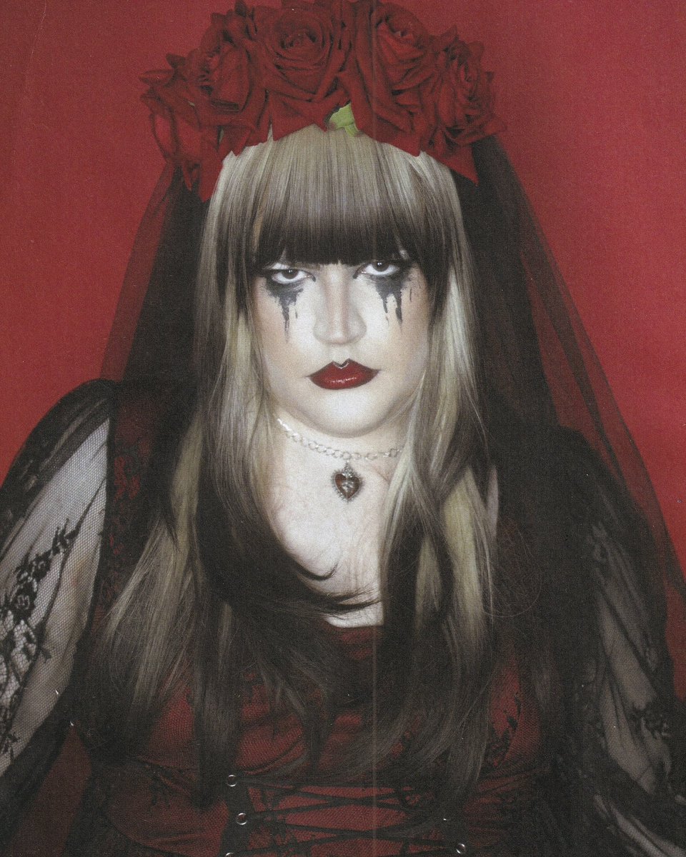 Premiera singla „REAL GUTTER” już w ten piątek, 20 grudnia. Zapisz utwór tutaj: id.ffm.to/real_gutter 🩸

Makijaż: Velvia Makeup
Zdjęcia: Karolina Jackowska