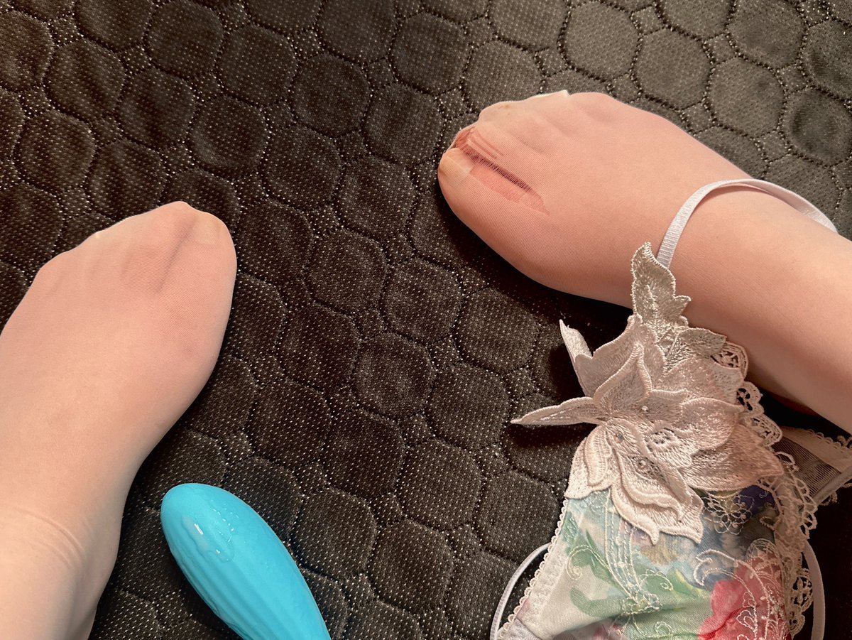 次の動画チラ見せ♡

新しいのが登場するよ🩵
ストッキング伝線してしまった〜💦 https://t.co/oelIB243Gn