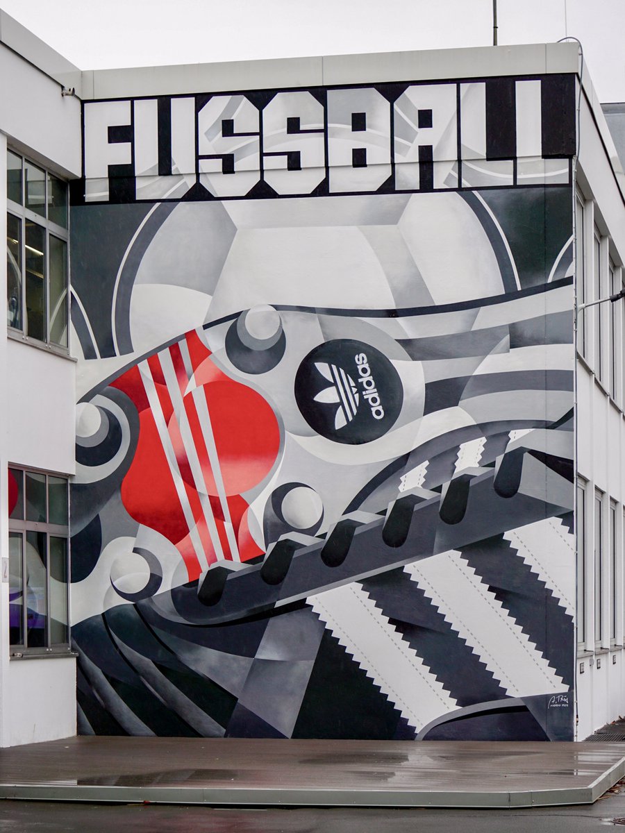 andreaspreis's tweet image. I am ending this year just like I started it with another mural. This time I was lucky enough to paint for Adidas in Scheinfeld, where they still manufacture all the made2measure shoes for players like Messi and Toni Kroos. This one's around 6.5 to 8.3 meters. Lots of fun!