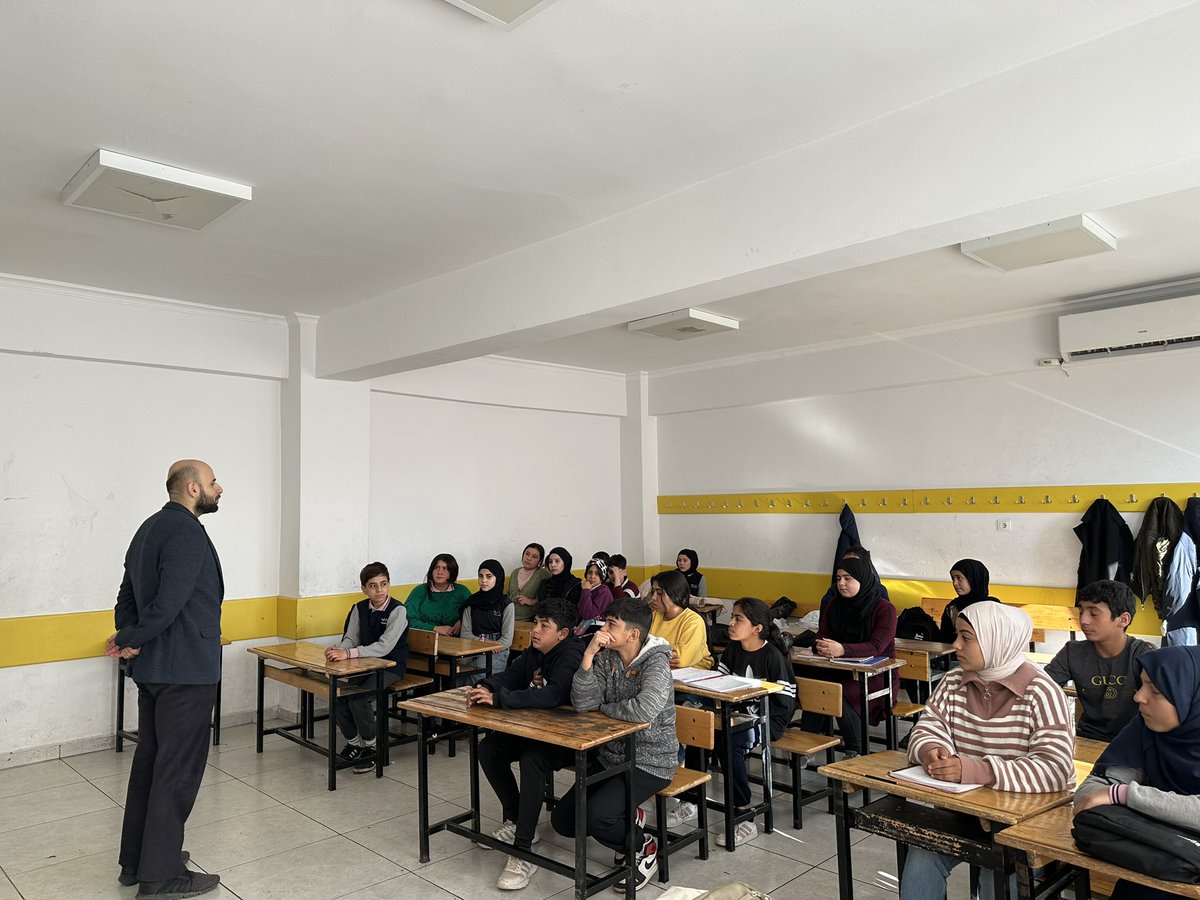 Nizip Mesleki Eğitim Merkezi’ni tanıtmak için Namık Kemal Ortaokulu ve Ziraat Bankası 120.yıl Ortaokulu 8. sınıf öğrencileri ile buluştuk. 
@Cgnde <a href="/NizipilceMEM/">Nizip İlçe Milli Eğitim Müdürlüğü</a> @MeslegimHayatim <a href="/Gaziantep_MEM/">Gaziantep İl Millî Eğitim Müdürlüğü</a> <a href="/erdalkilinc27/">Dr.Erdal KILINÇ</a>