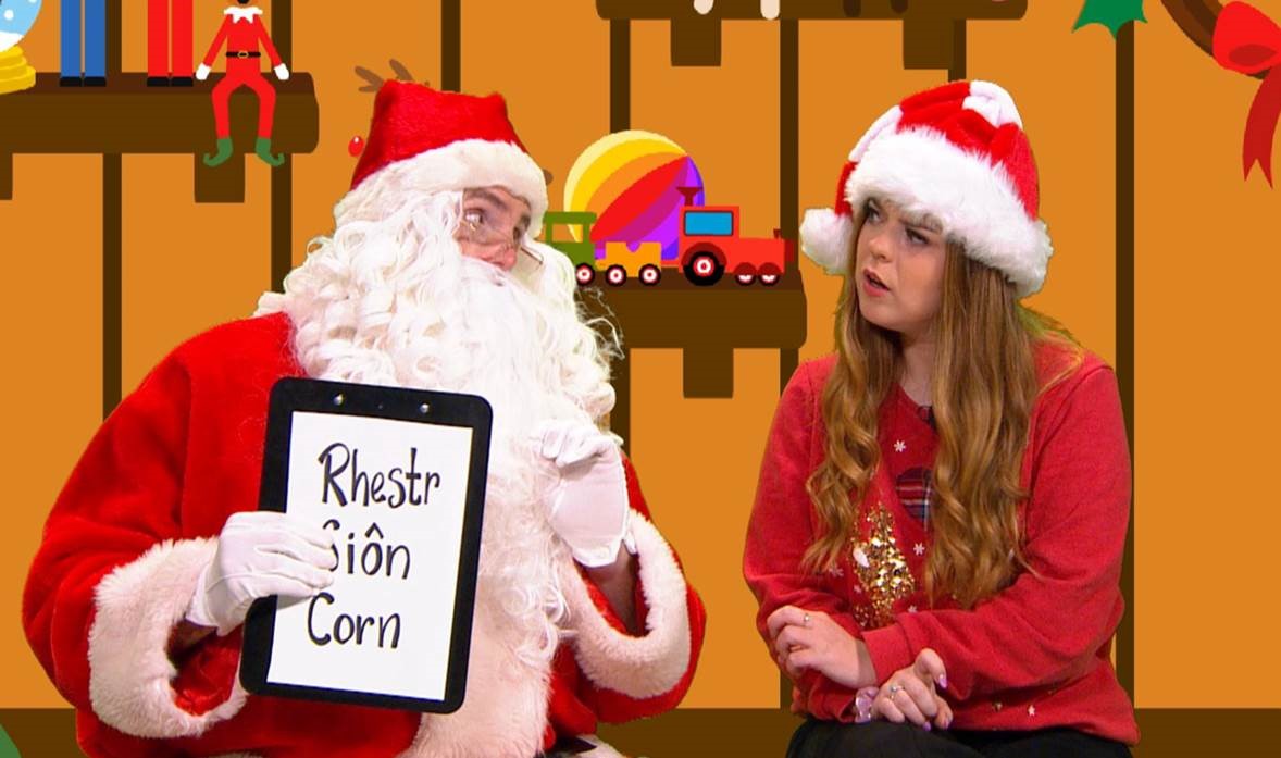 Cyw (@criwcyw) on Twitter photo Hmm tybed ble mae Siôn Corn yn mynd i wneud ei aeliau? 😂🎅
Bore 'fory | 6.00 | Cyw <a href="/S4C/">S4C 🏴</a> Hmm tybed ble mae Siôn Corn yn mynd i wneud ei aeliau? 😂🎅
Bore 'fory | 6.00 | Cyw <a href="/S4C/">S4C 🏴</a>