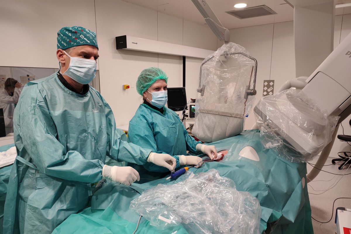 ℹ️❤️ L'#HTrueta incorpora un procediment més nou i precís per al tractament de la fibril·lació auricular 

⚡La Unitat d’Arrítmies ha introduït l'ablació per electroporació, que utilitza polsos elèctrics per afectar només cèl·lules cardíaques objectiu  

🔗shorturl.at/yCkM4