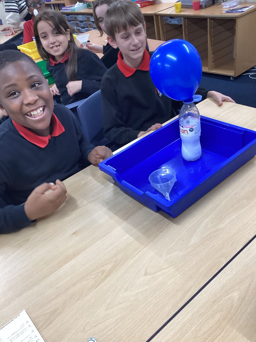 LeicesterHoly's tweet photo. Year 5 enjoyed learning about mixing substances to make gas 🎈 https://t.co/tIppnBFB58