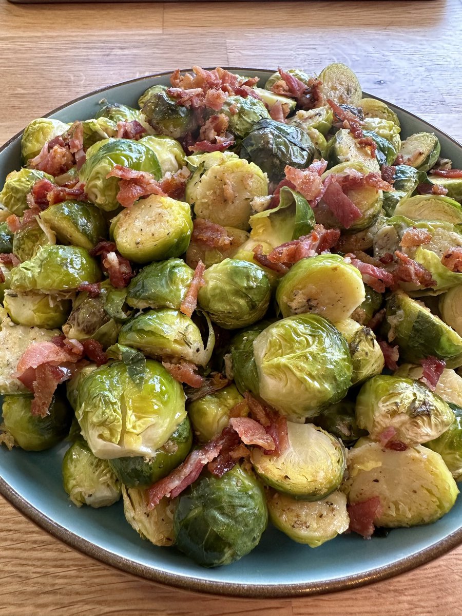 JadesBites's tweet photo. Last Christmas ‘I gave you my heart’ 🎵 sorry couldn’t help myself, I actually created a recipe where you bake Brussel sprouts up-side-down in a garlic &amp; Parmesan butter and finish with bacon/pancetta. The recipe is on my Instagram! @Jadesbites https://t.co/D4rjbLle0W