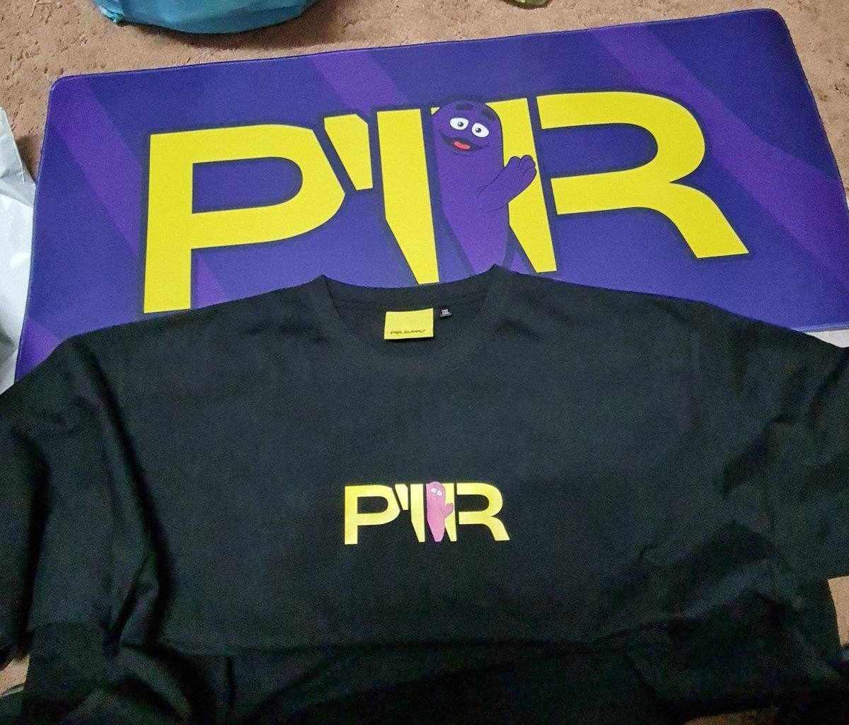 Fl0nksy's tweet photo. Cheers @TeamPWR @maccas @youknowmedia_ for the free Grimace X PWR Merch #grimaceshakeup https://t.co/2XZOl2RQcU