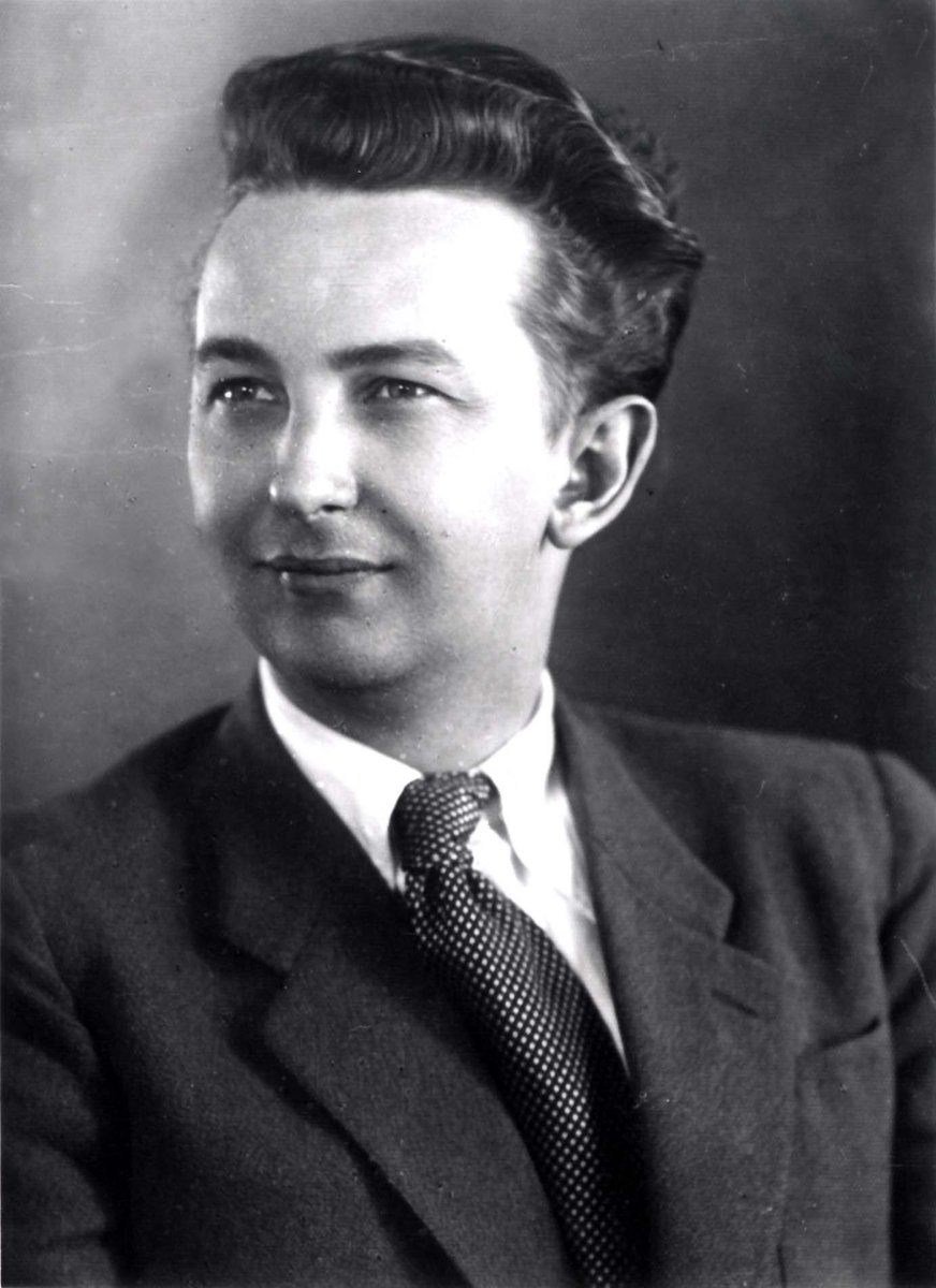 Anonymous00708's tweet photo. KEIN VERGESSEN ‼️
Am 18.Dezember 1943 wurde der Unternehmer Alfred Roßner von der Gestapo ermordet.
Er hatte in seiner Firma ein Versteck angelegt,um Juden zu retten.Dafür wurde er von der Gestapo zu Tode gefoltert.
Wir sollten uns ab+zu an solche Helden erinnern!#Ruhe_in_Frieden https://t.co/RmL7mhUIft