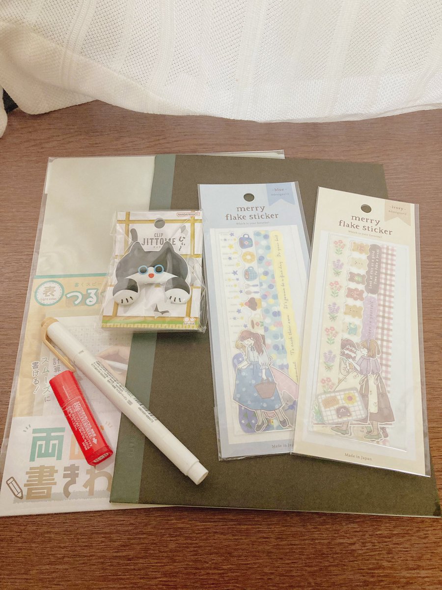 Fw4Yc's tweet photo. 本日のキャンドゥ、ロフト、無印購入品❗️
猫ちゃんクリップ買ってしまった……
うちの子が微妙にハチワレっぽいので🐈⬛
可愛い〜❣️
#購入品
#JITTOME https://t.co/hTHGqX2Cli