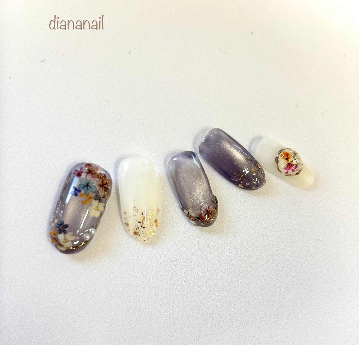 大人の女性にぴったりのフラワーネイル♪
#ネイルサロン  #セルフネイル　#元住吉ネイル　#元住吉　#シンプルネイル　#ネイル検定　#diananail #ディアナネイル　#ネイリスト募集　#マグネット　#プライベートサロン　#nail