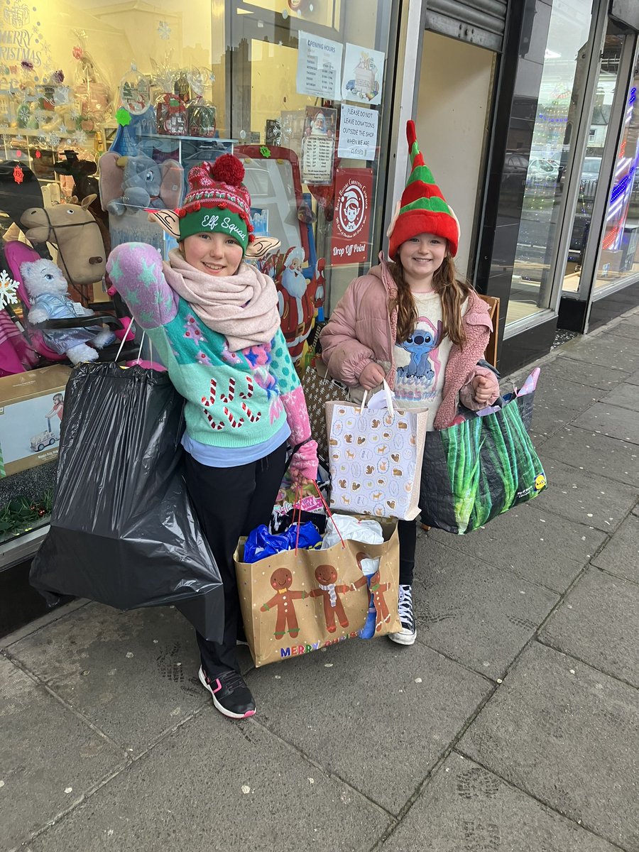 Our little elves from the Rights Respecting Schools Committee sorted and dropped off donations for the Night Before Christmas’ Red Bags Full of Joy campaign 🎄Thank you to parents and staff for your generous donations 🎁 #SpreadKindness