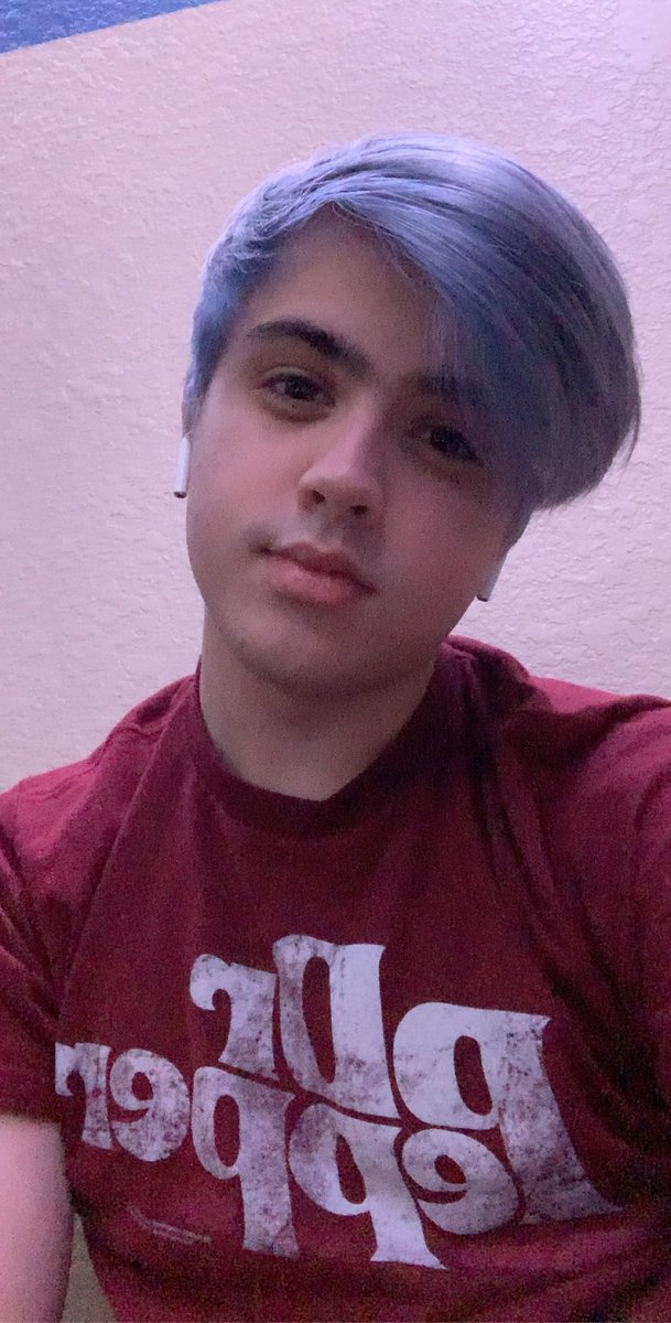 pigeonexploder's tweet image. fineeee i’ll do this, anyways 3 years of hormones does some wild shit :3