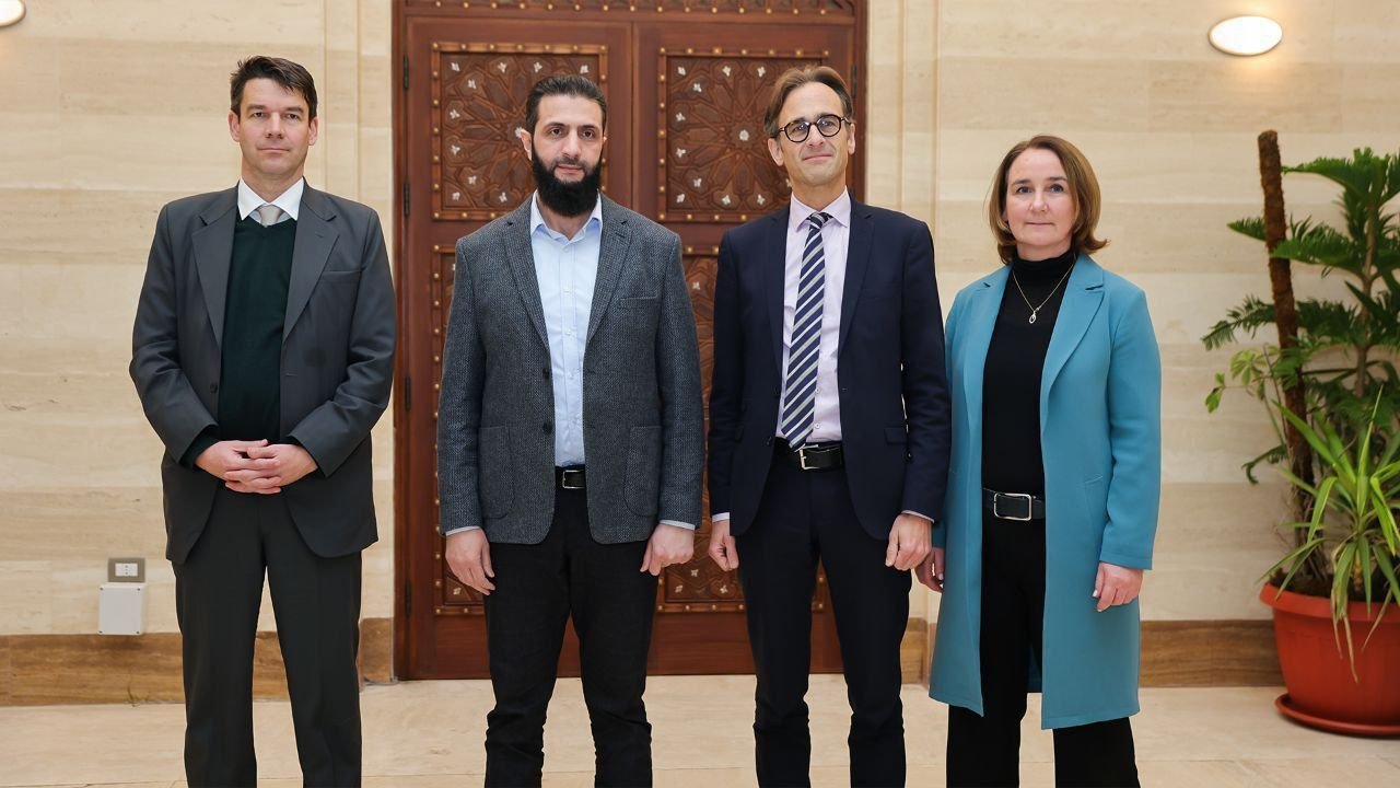 GfEE4LsXUAAAh8e (1280×720)