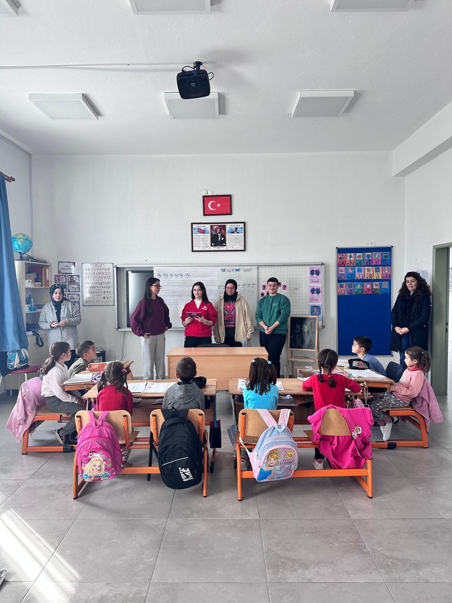 Sabanci50AL's tweet photo. Okulumuz öğretmen ve öğrencileri Çanakkale Ayvacık’ta bir köy okuluna giderek “Ben Okuyorum İstanbul Okuyor” projesi  kapsamında “kitap okuma” etkinlikleri düzenlemişlerdir.  

@istmembenokuyor @istanbulilmem
@Avcilarilcemem @gul_davut @MucahitYentur https://t.co/1MBlrlrMSw