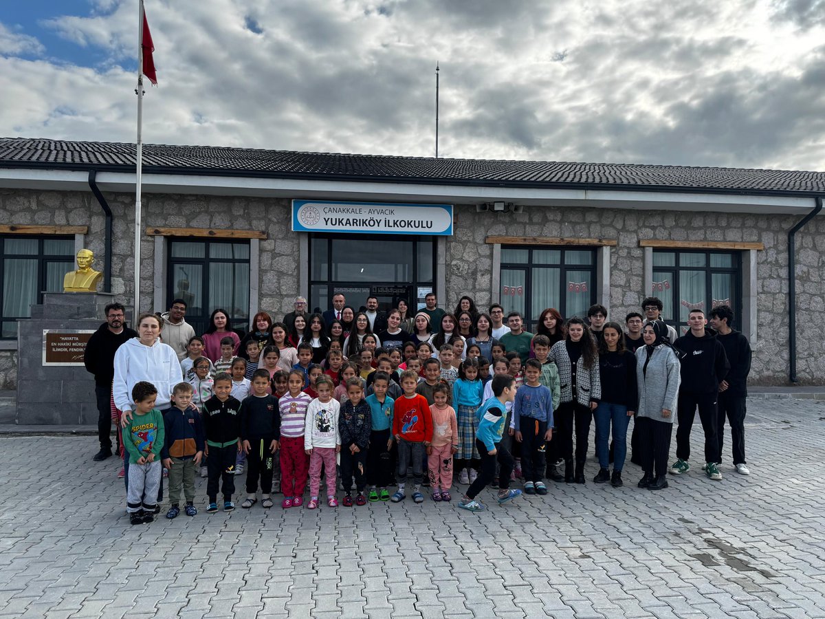 Sabanci50AL's tweet photo. Okulumuz öğretmen ve öğrencileri Çanakkale Ayvacık’ta bir köy okuluna giderek “Ben Okuyorum İstanbul Okuyor” projesi  kapsamında “kitap okuma” etkinlikleri düzenlemişlerdir.  

@istmembenokuyor @istanbulilmem
@Avcilarilcemem @gul_davut @MucahitYentur https://t.co/1MBlrlrMSw