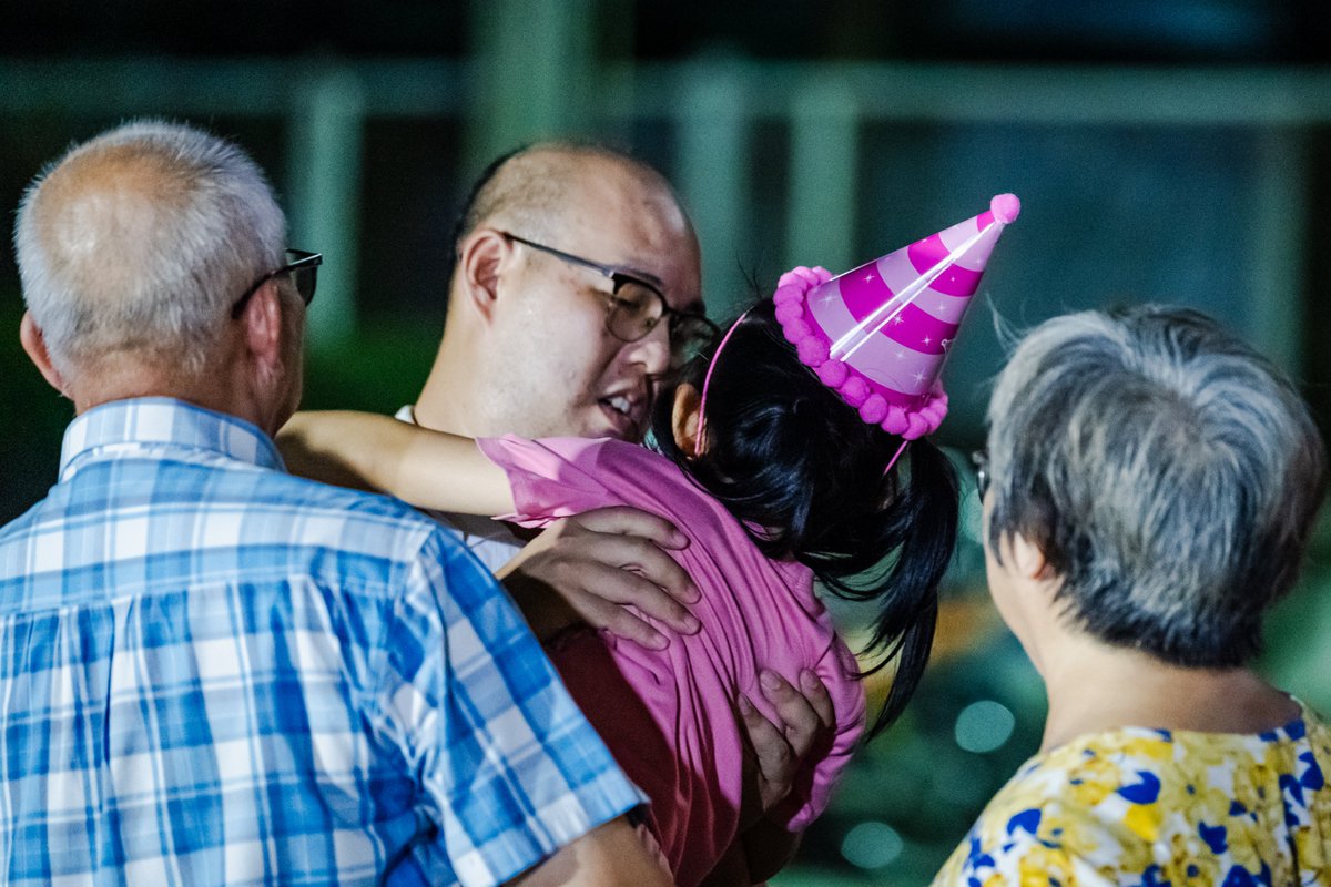 prachatai_en's tweet photo. Jirawat (last name withheld), a 33-year-old online clothing vendor detained pending appeal on a #RoyalDefamation charge, was released last Thursday (12 December), after over a year in detention. #Section112 #ม112 #bailrights #สิทธิประกันตัว #humanrights
(Photos by Ginger Cat)
https://t.co/w66B0eVD19